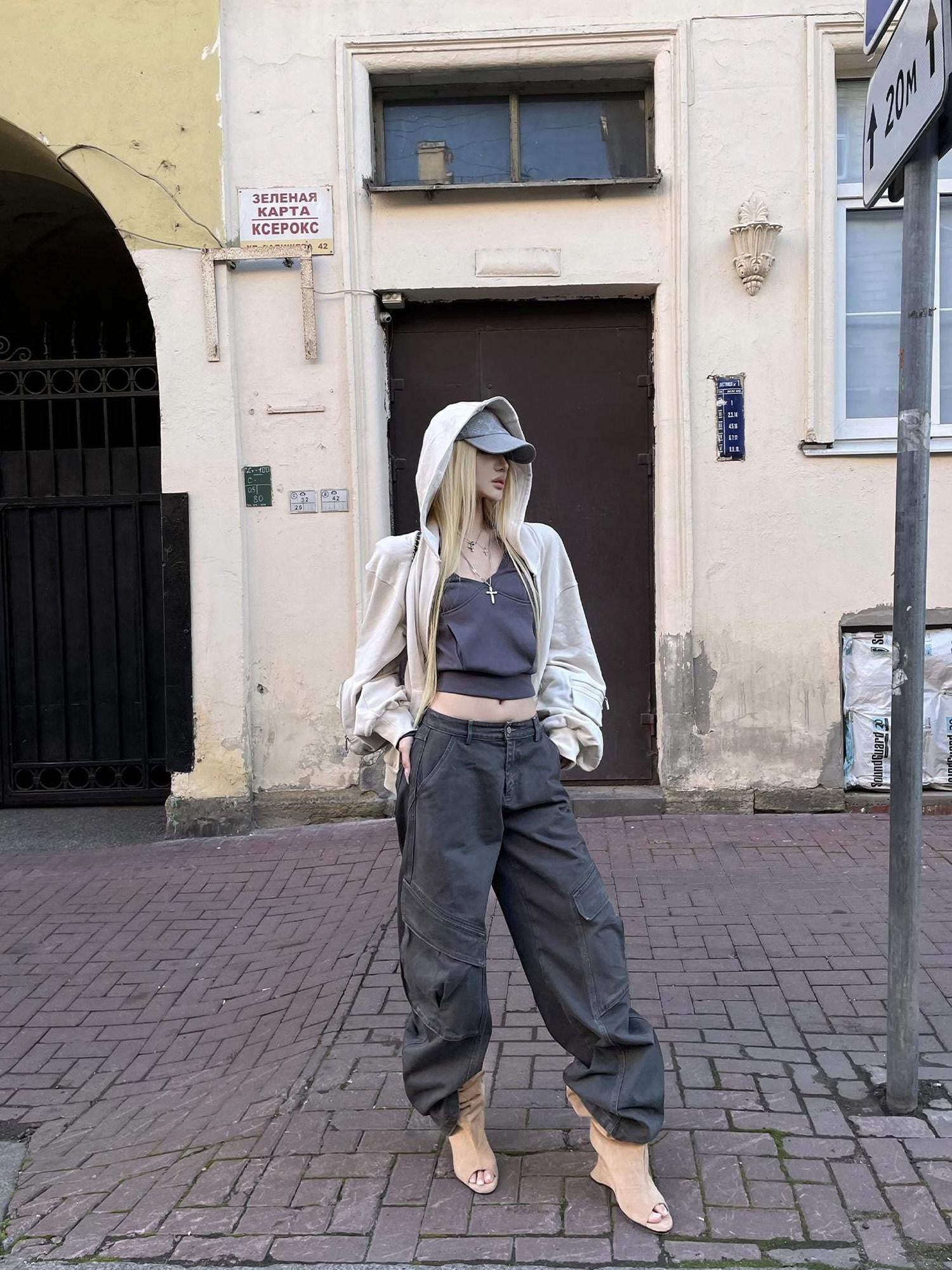 Rase le sol Gray Shadow Wander Graphic Hooded Slim Fit Women's Cropped Hoodies
