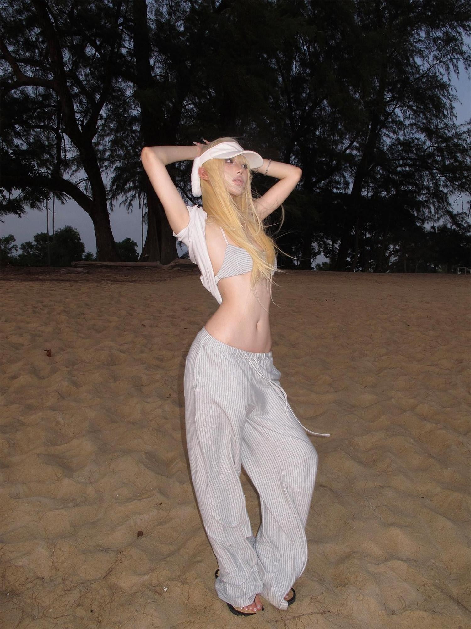 Rase le sol Gray Striped Relaxed Straight Casual Loose Fit Women's Wide-leg Pants
