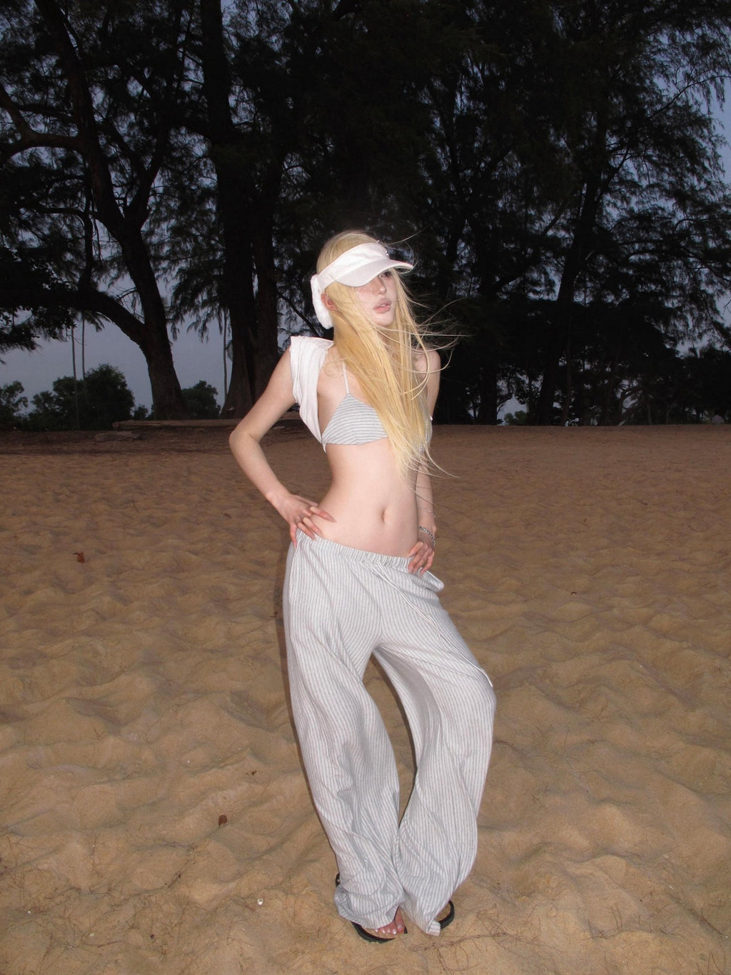 Rase le sol Gray Striped Relaxed Straight Casual Loose Fit Women's Wide-leg Pants