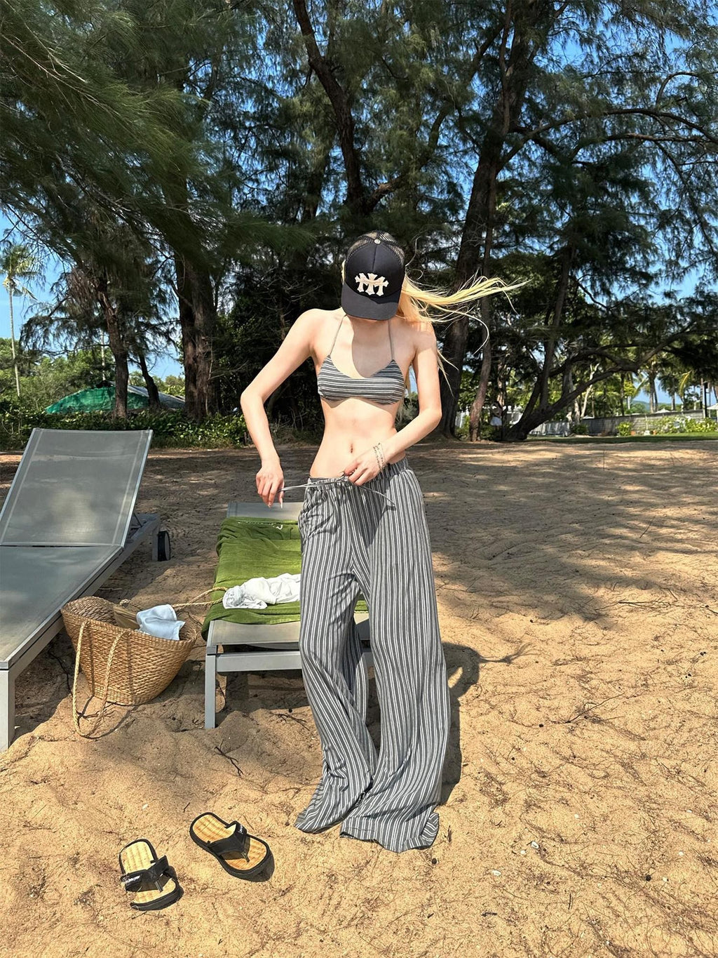 Rase le sol Gray Striped Relaxed Straight Casual Loose Fit Women's Wide-leg Pants