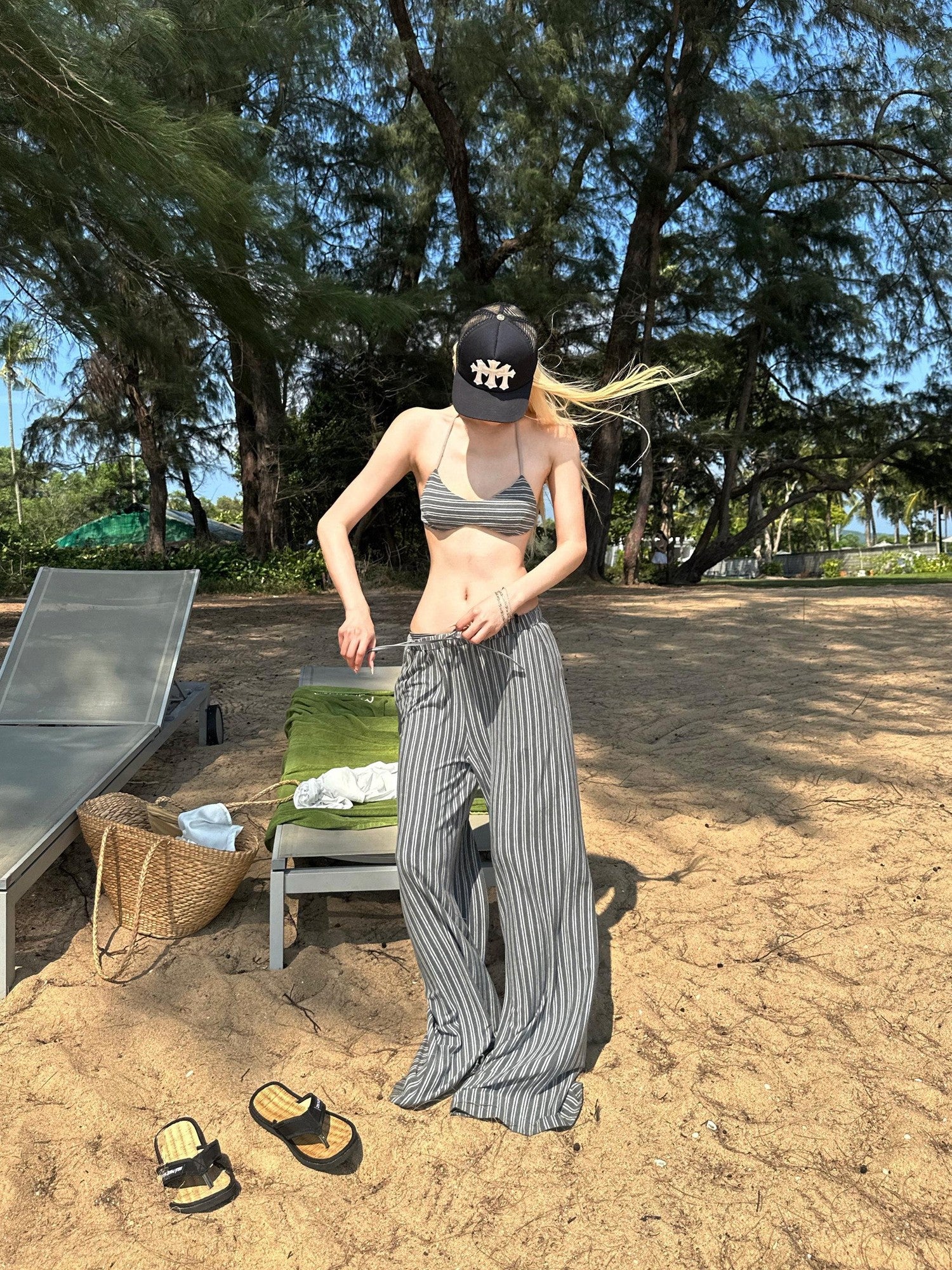 Rase le sol Gray Striped Relaxed Straight Casual Loose Fit Women's Wide-leg Pants