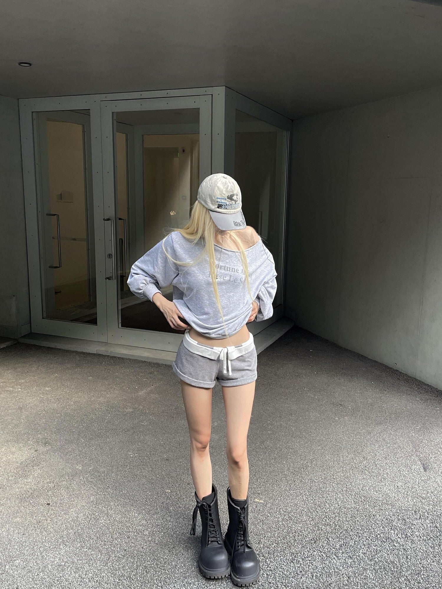 Rase le sol Heather Gray Asymmetric Shoulder Print Women's American Oversized Hoodies