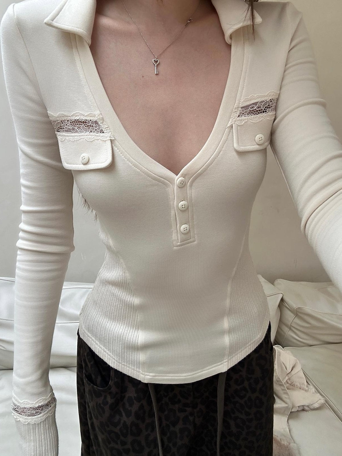 Rase le sol Henley Neck Lace Panel Slim Fit Women's Viscose Long Sleeve T-shirts