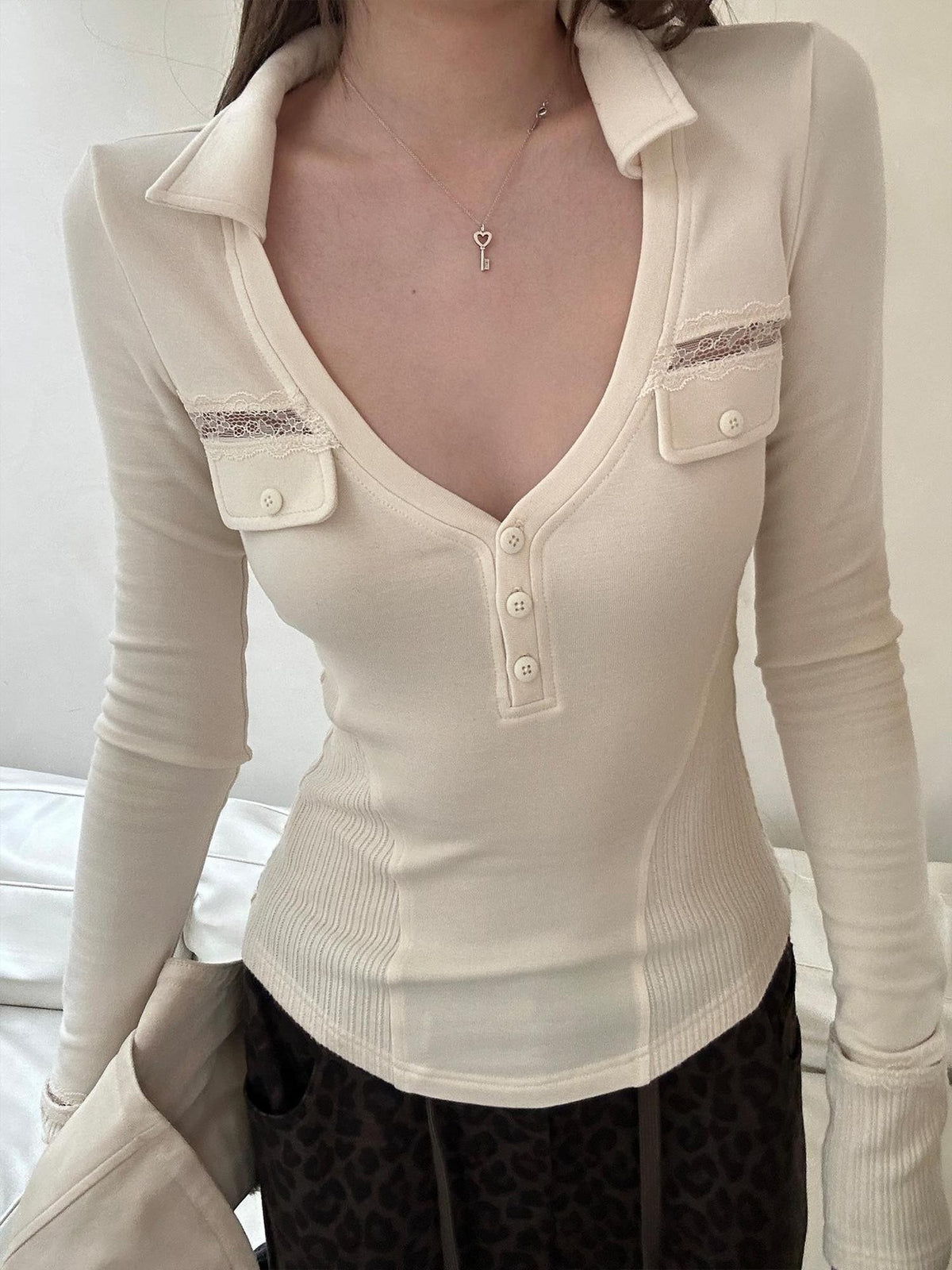 Rase le sol Henley Neck Lace Panel Slim Fit Women's Viscose Long Sleeve T-shirts