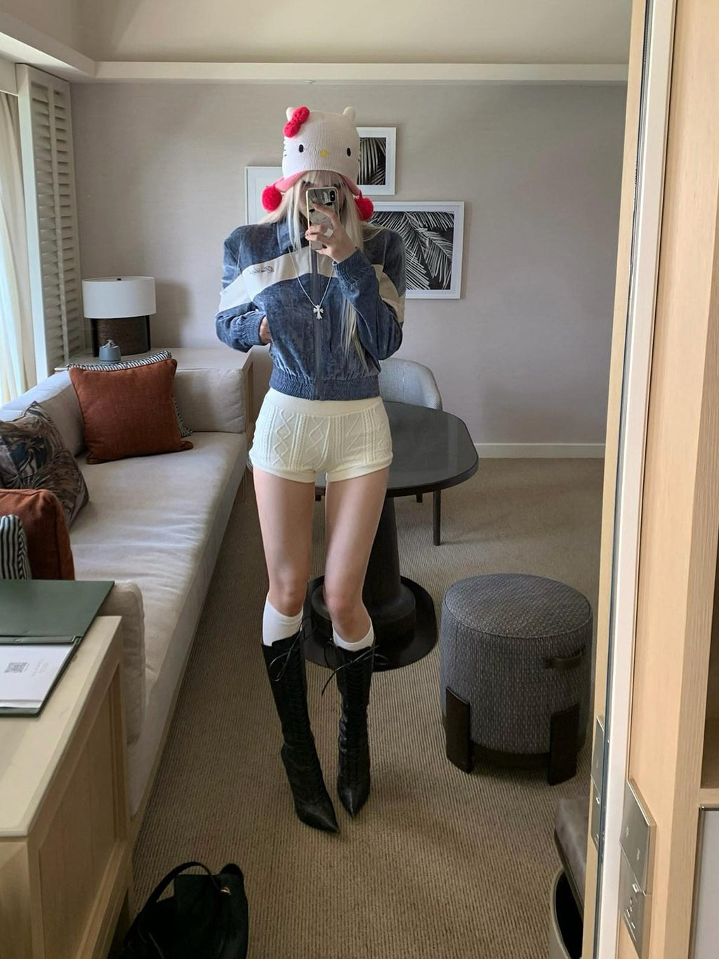 Rase le sol Ivory Textured 3d Cable Vintage Preppy Women's Knit Hot Pants