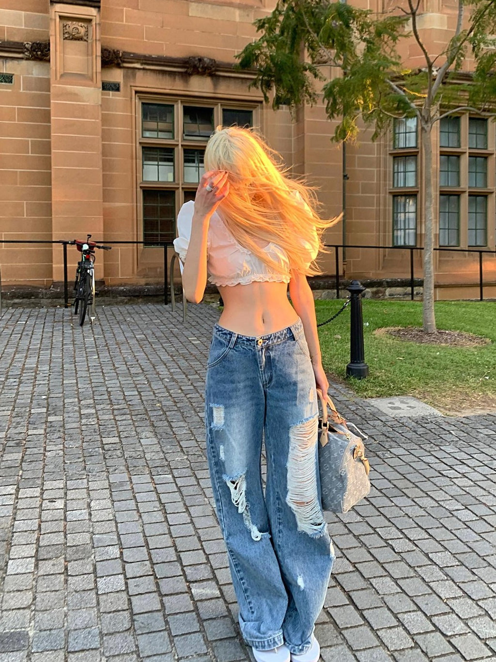 Rase le sol Light Wash Distressed Low Rise Relaxed Straight Women's Denim Bootcut Jeans