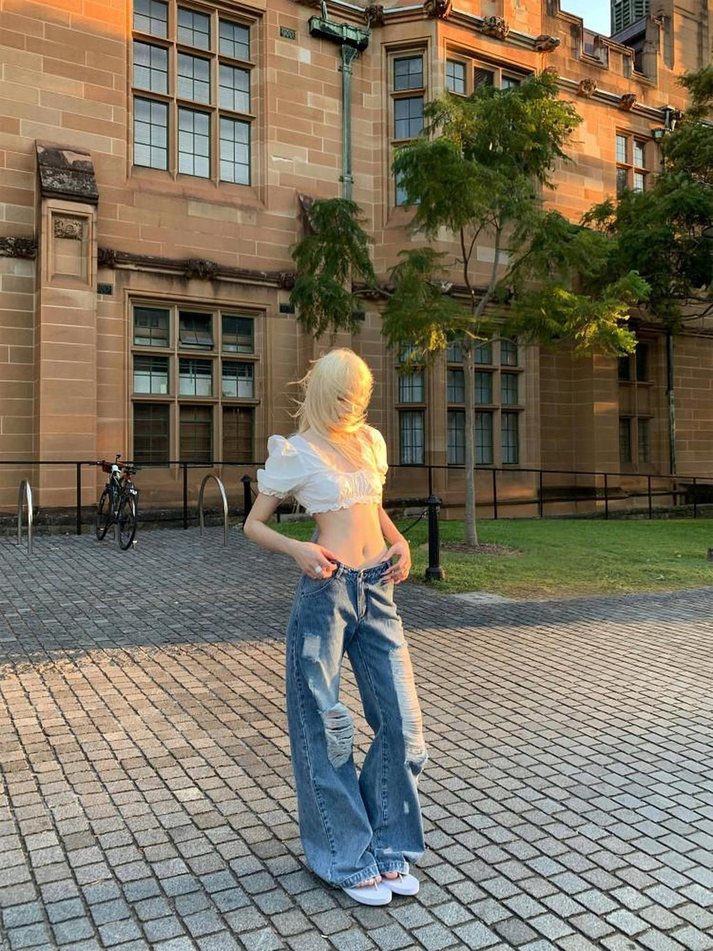 Rase le sol Light Wash Distressed Low Rise Relaxed Straight Women's Denim Bootcut Jeans