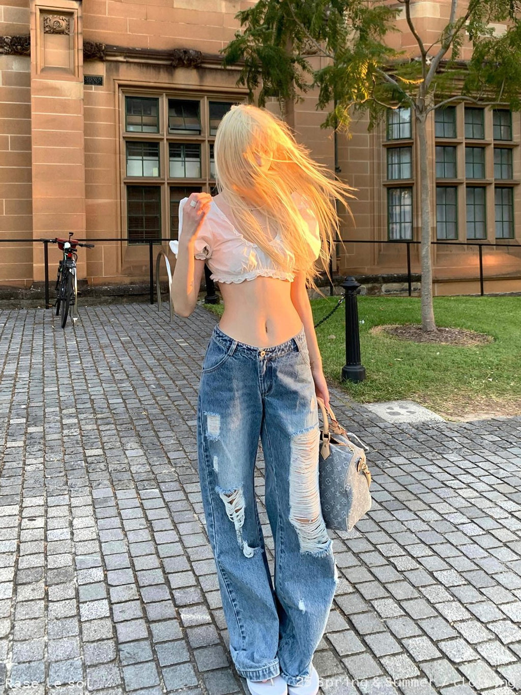 Rase le sol Light Wash Distressed Low Rise Relaxed Straight Women's Denim Bootcut Jeans