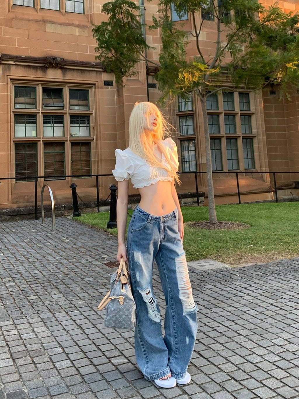 Rase le sol Light Wash Distressed Low Rise Relaxed Straight Women's Denim Bootcut Jeans
