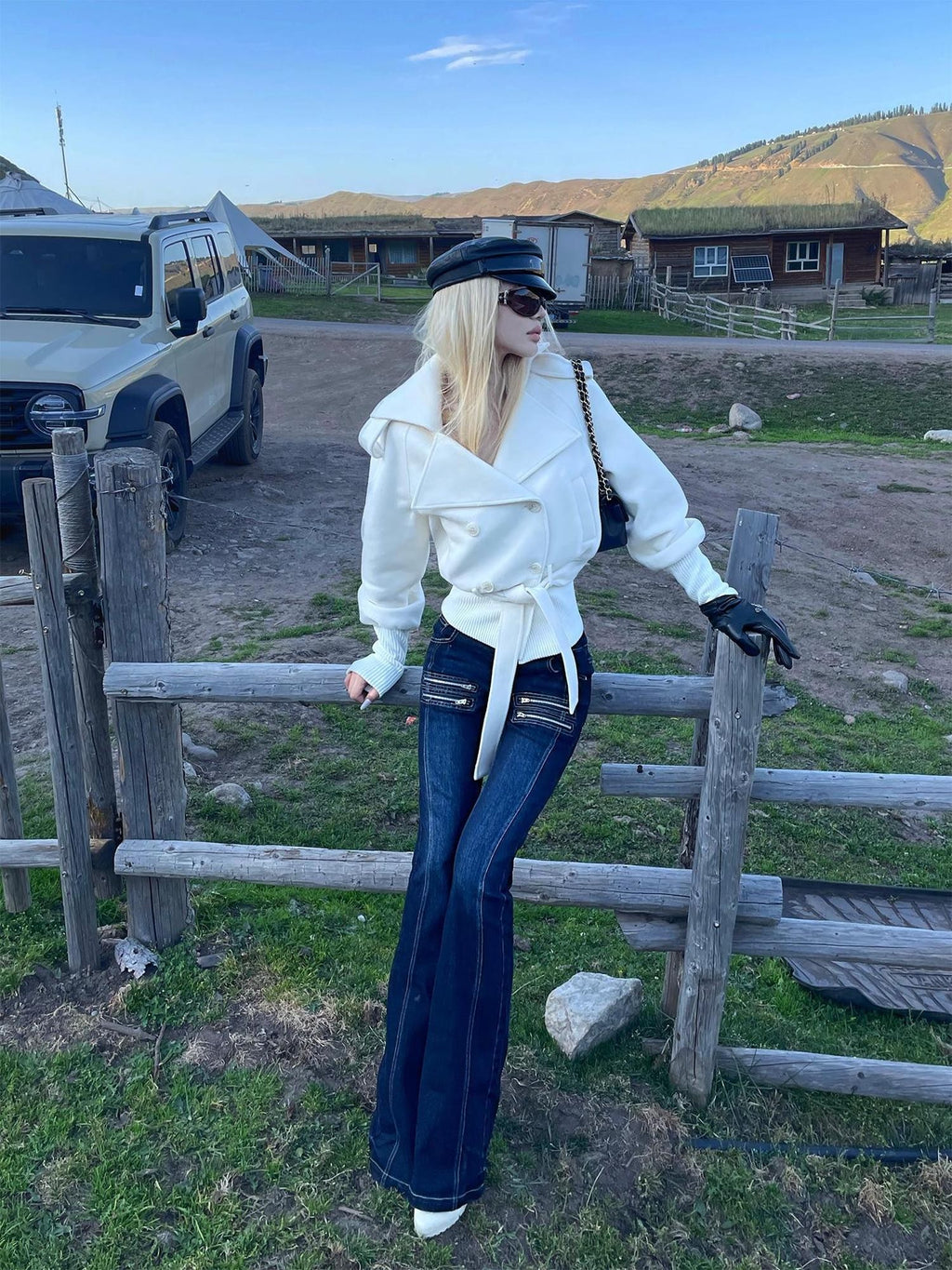 Rase le sol Off White Ribbed Cuff Hem Short Double Breasted Women's Wool Coats