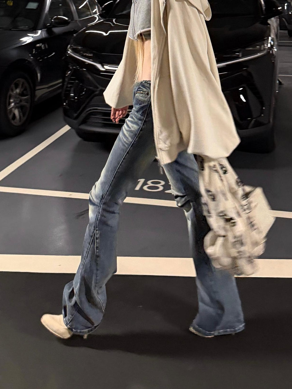 Rase le sol Pleated Resin Whiskering Low Rise Slim Fit Women's Cotton Bootcut Jeans