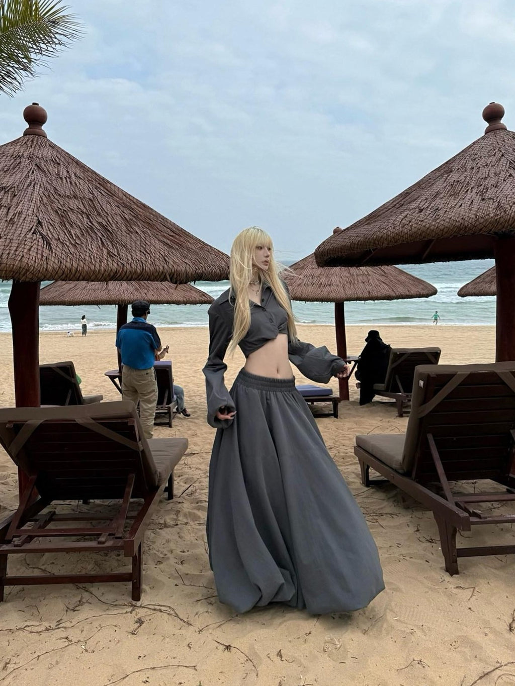 Rase le sol Relaxed Gray Cropped Shirt Tulip Hem Women's Matching Skirt Sets