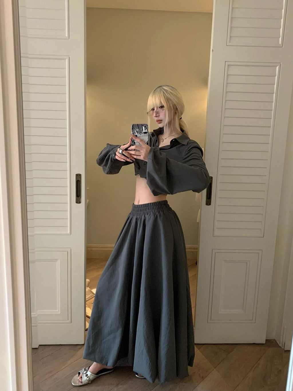 Rase le sol Relaxed Gray Cropped Shirt Tulip Hem Women's Matching Skirt Sets