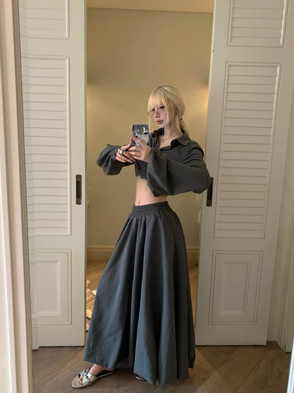 Rase le sol Relaxed Gray Cropped Shirt Tulip Hem Women's Matching Skirt Sets