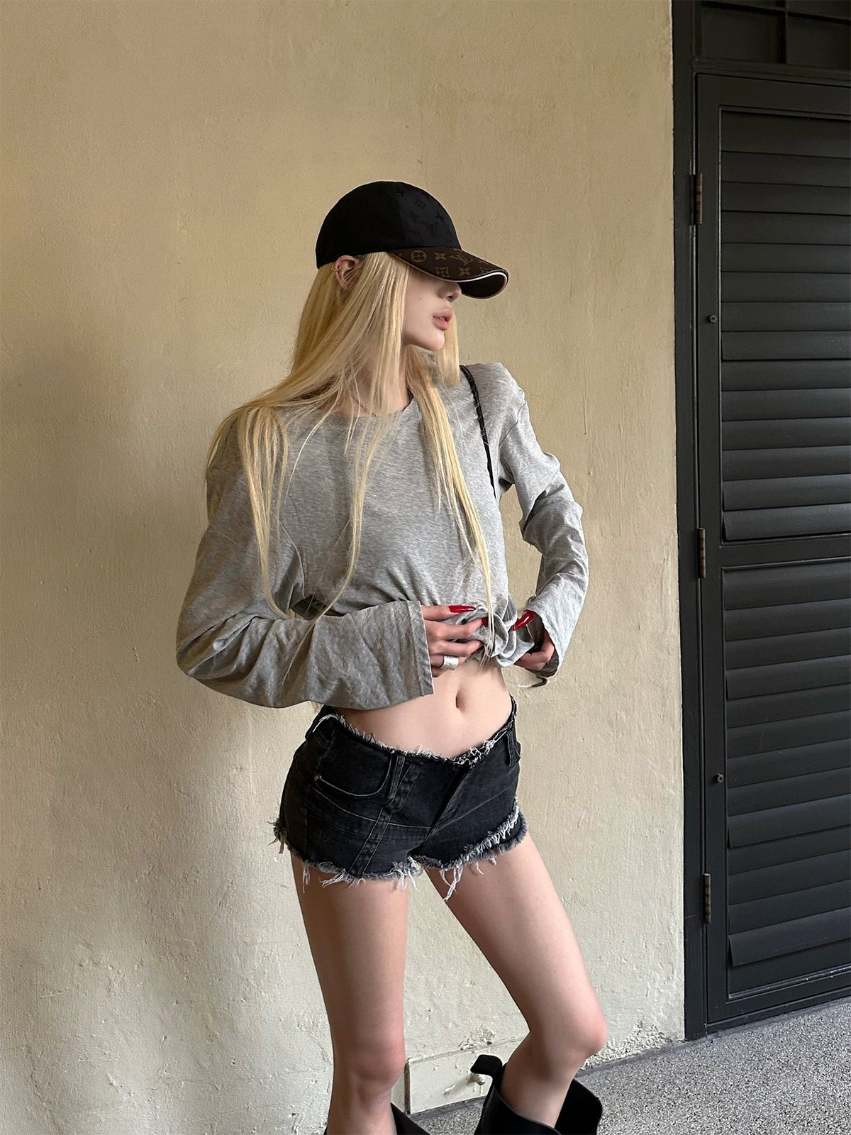 Rase_le_sol_Ripped_Frayed_Low_Waist_Cotton_Women's_Denim_Shorts_1009401553188_MISSTT