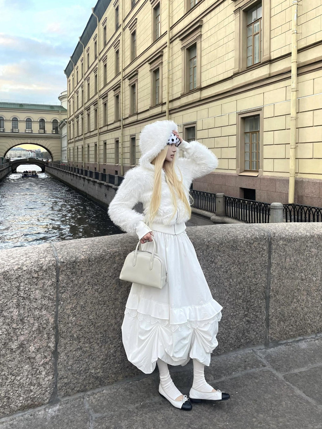 Rase le sol Soft Plush Angel Wing Slim Fit Hooded Women's Eco Friendly Faux Fur Coats