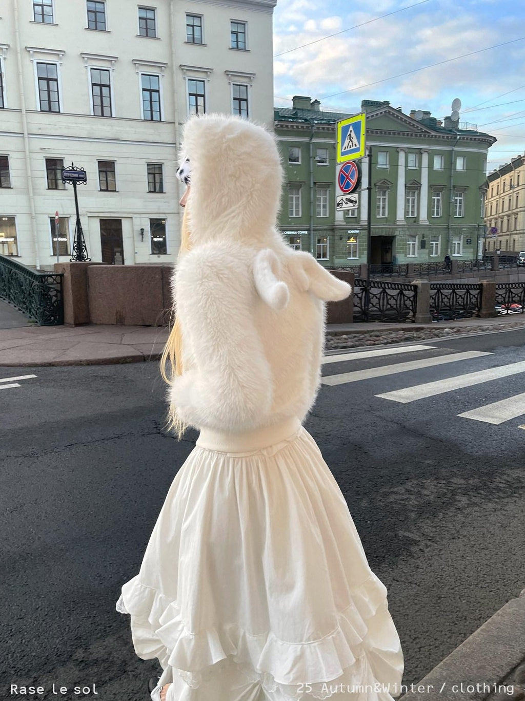 Rase le sol Soft Plush Angel Wing Slim Fit Hooded Women's Eco Friendly Faux Fur Coats