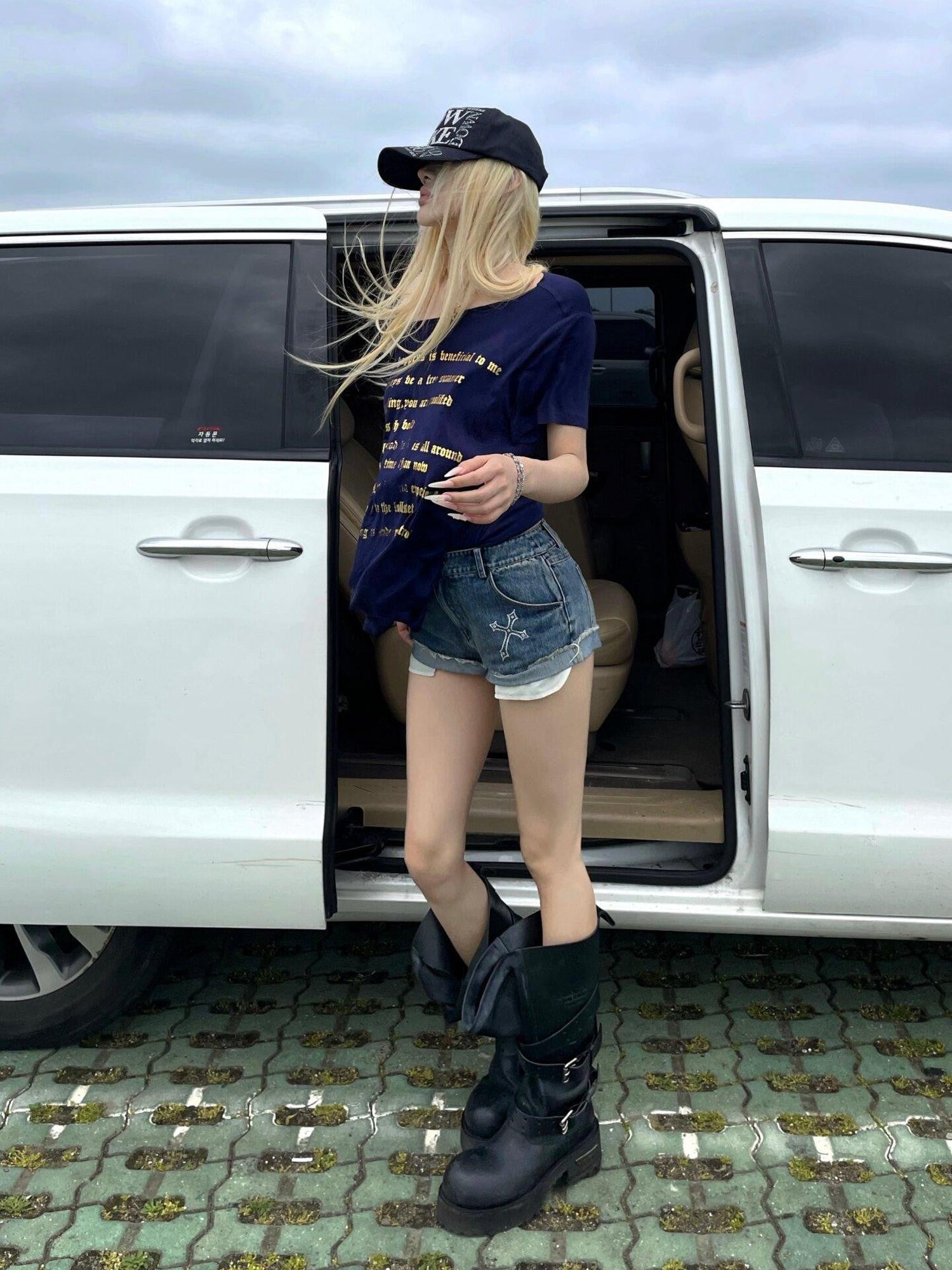 Rase le sol Sparkling Rhinestone Rolled Hem Low Waist Women's Denim Shorts