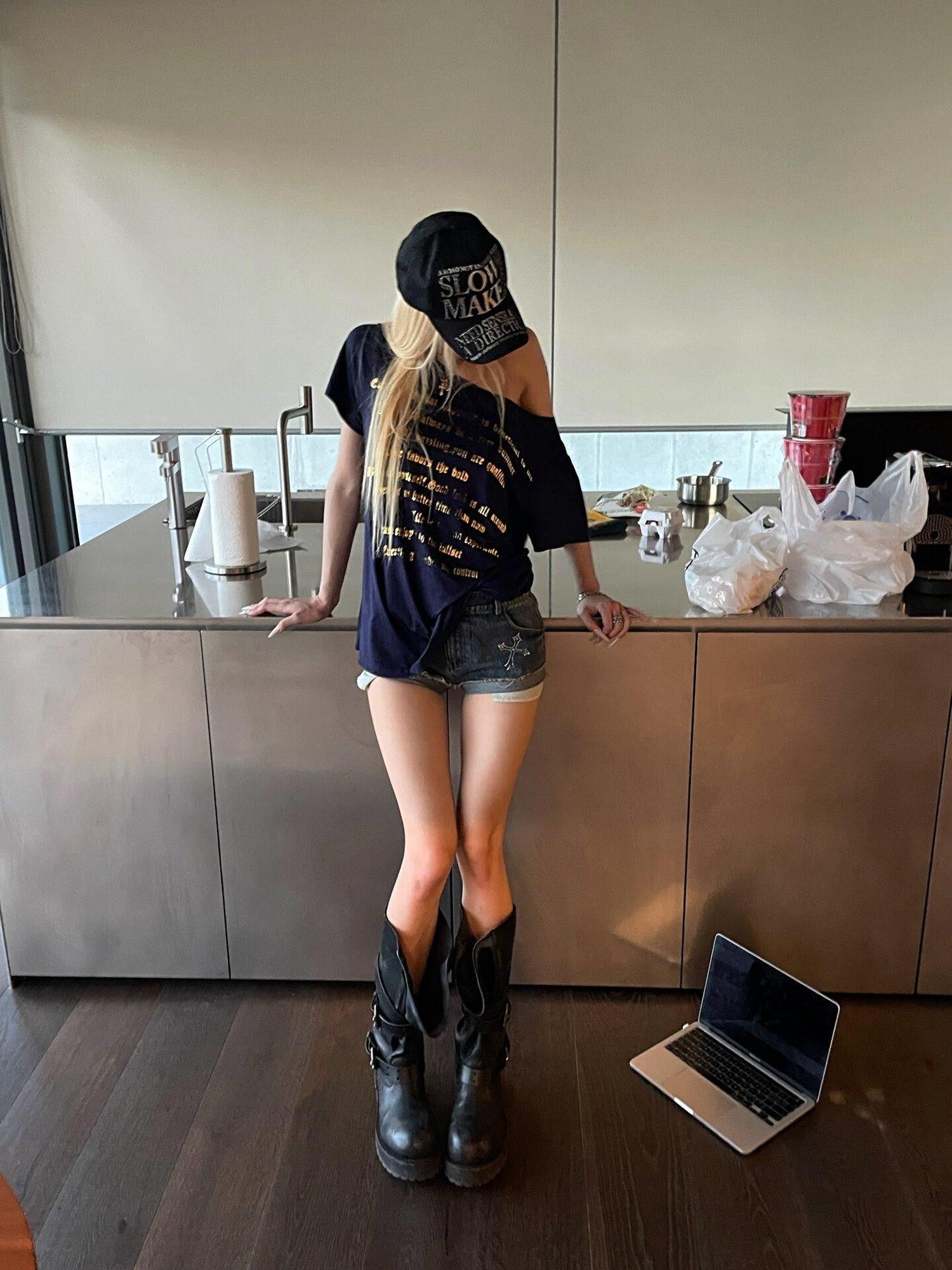 Rase le sol Sparkling Rhinestone Rolled Hem Low Waist Women's Denim Shorts