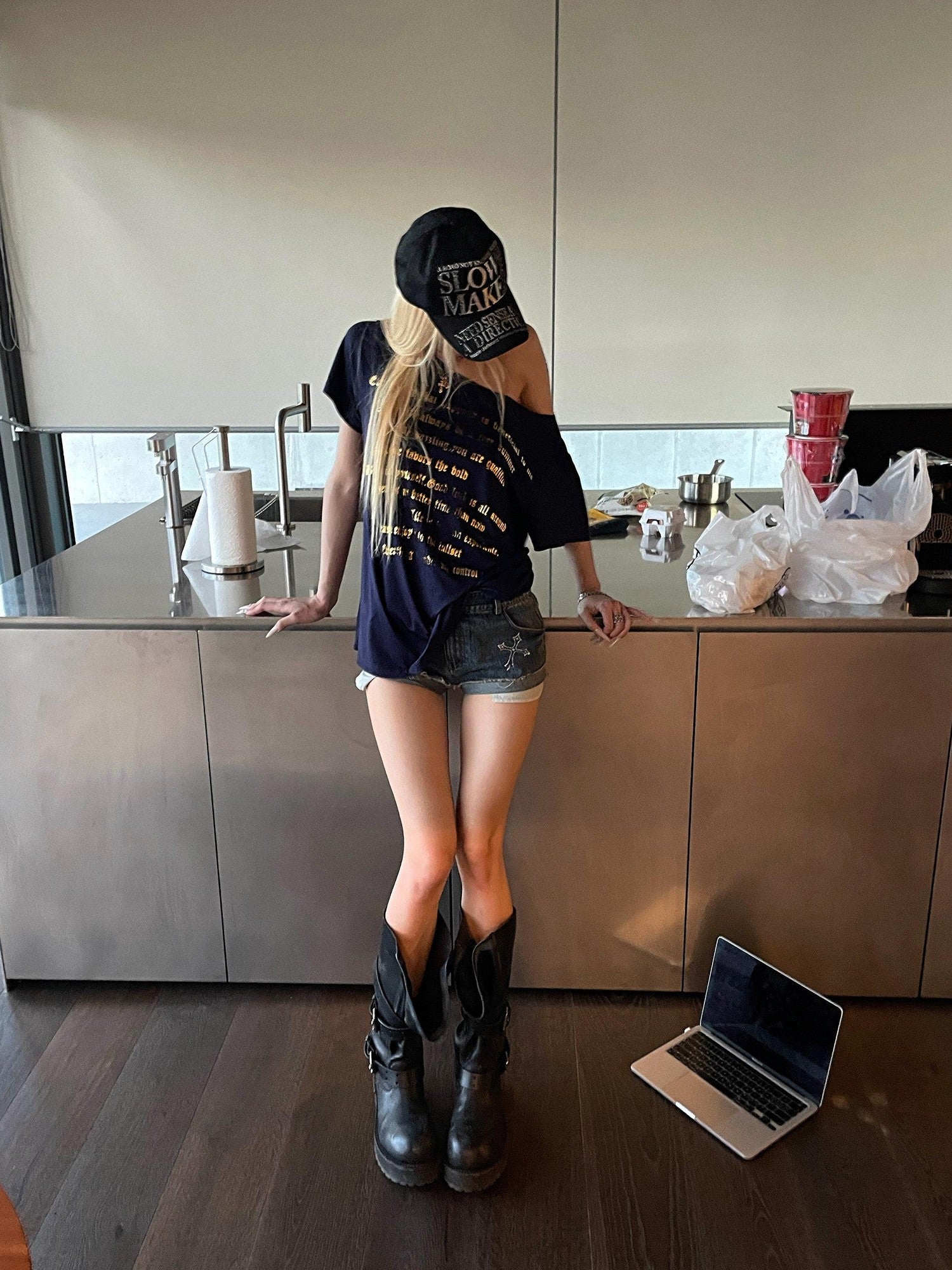 Rase le sol Sparkling Rhinestone Rolled Hem Low Waist Women's Denim Shorts