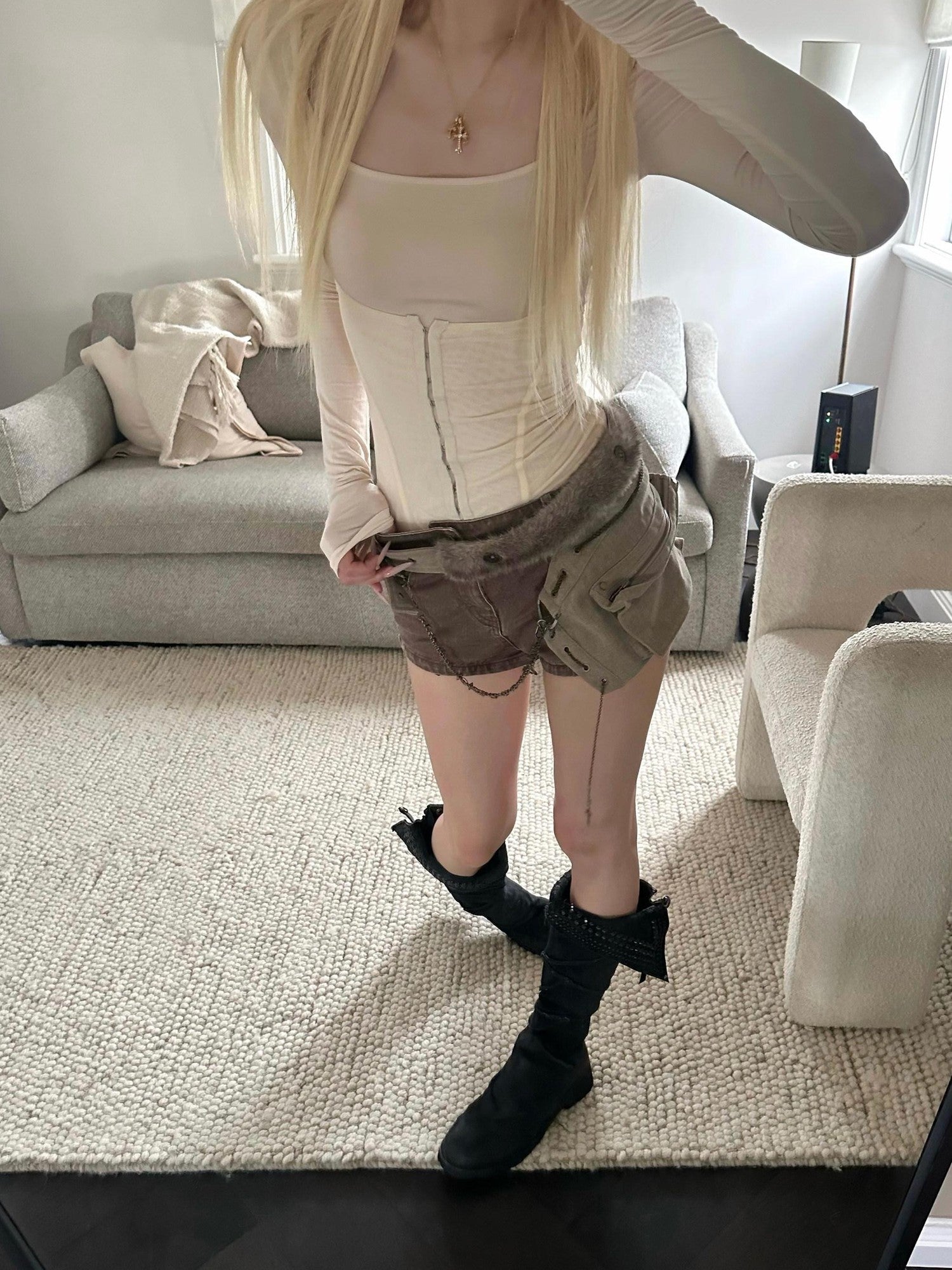 Rase le sol Vintage Washed Brown Chain Pocket Waist Belt Women's Hot Pants
