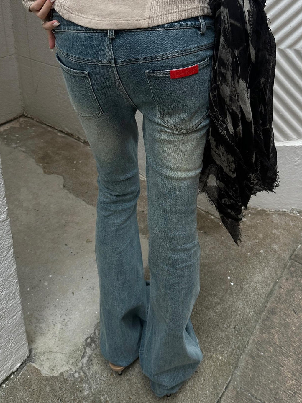 Rase le sol Washed Blue Grey Distressed Low Rise Slim Fit Cotton Women's Ripped Jeans