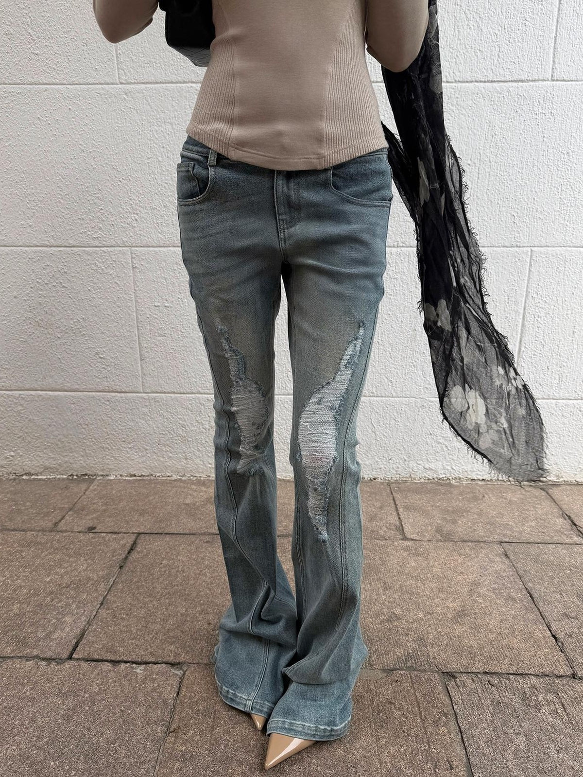 Rase le sol Washed Blue Grey Distressed Low Rise Slim Fit Cotton Women's Ripped Jeans
