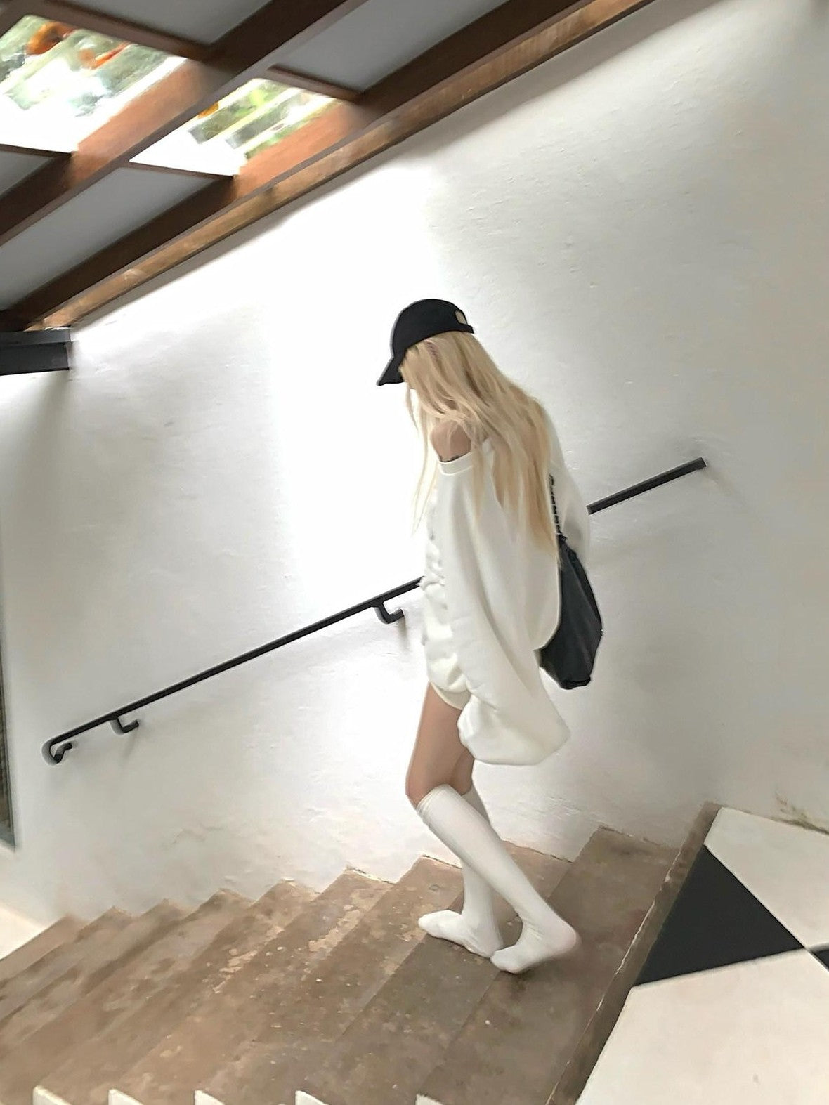 Rase le sol White Bow Embroidered Asymmetrical Shoulder Women's Sweatshirts