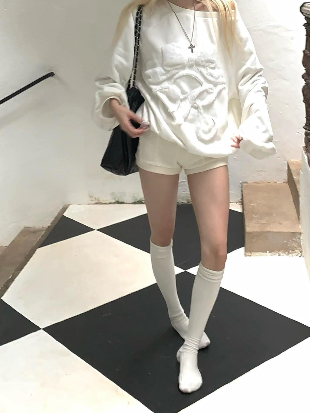 Rase le sol White Bow Embroidered Asymmetrical Shoulder Women's Sweatshirts