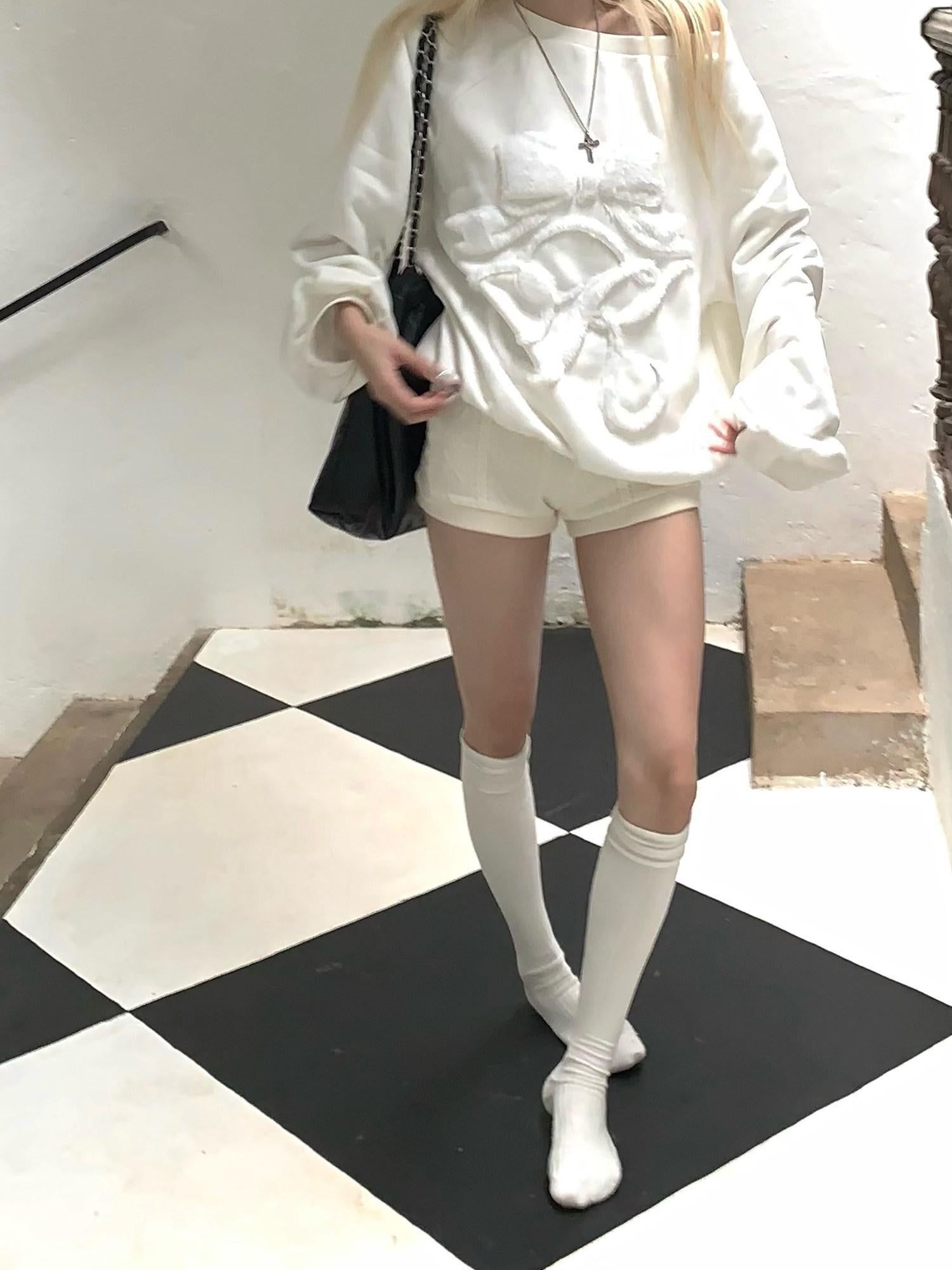 Rase le sol White Bow Embroidered Asymmetrical Shoulder Women's Sweatshirts