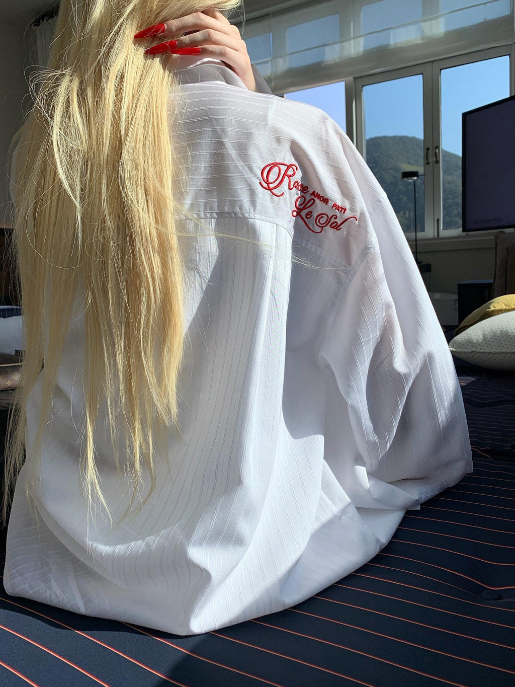 Rase le sol White Embroidered Striped Long Sleeve Sun Protection Women's Overshirts