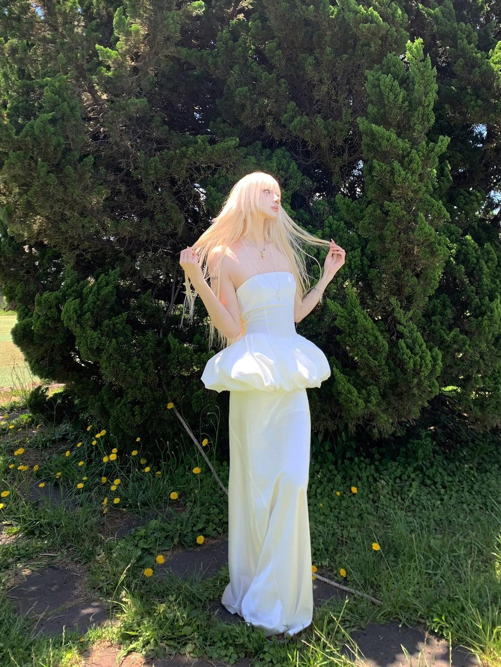 Rase le sol White Flower Bud Strapless Cinched Waist Puff Skirt Women's Tube Mini Dresses