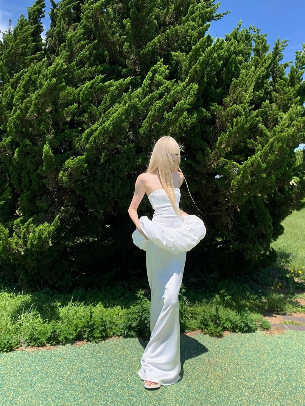 Rase le sol White Flower Bud Strapless Cinched Waist Puff Skirt Women's Tube Mini Dresses