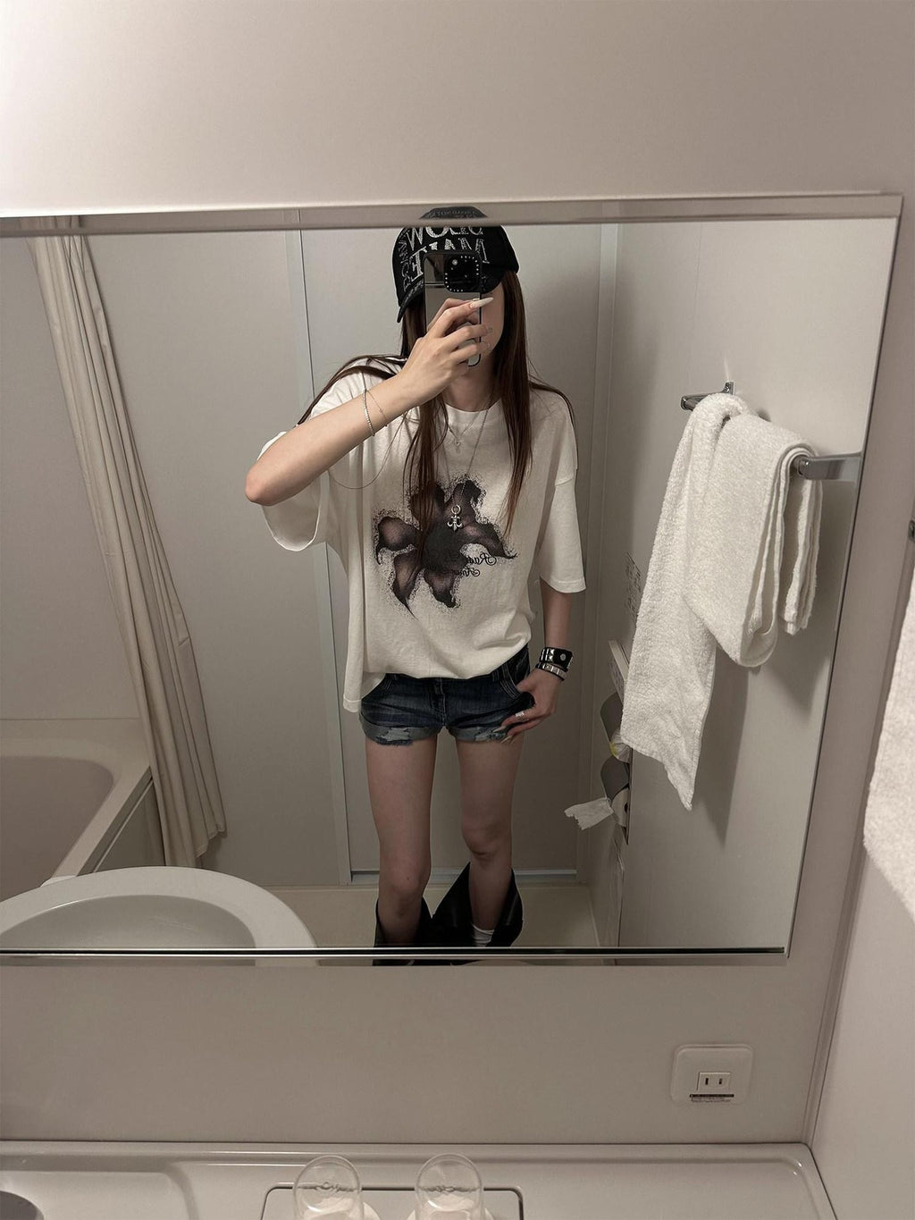 Rase le sol White Iris Floral Print Women's Loose Fit Oversized T-shirts