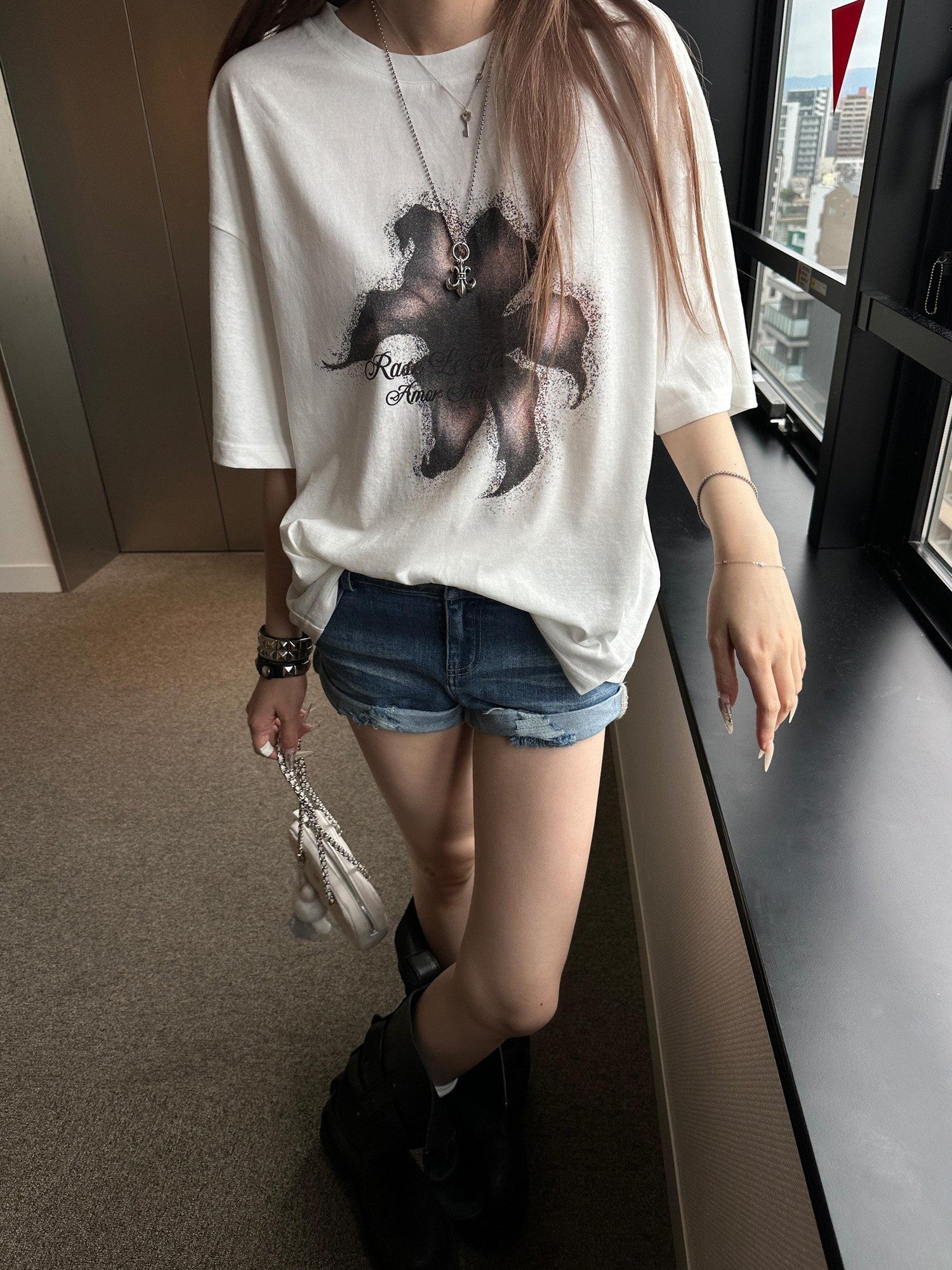 Rase le sol White Iris Floral Print Women's Loose Fit Oversized T-shirts
