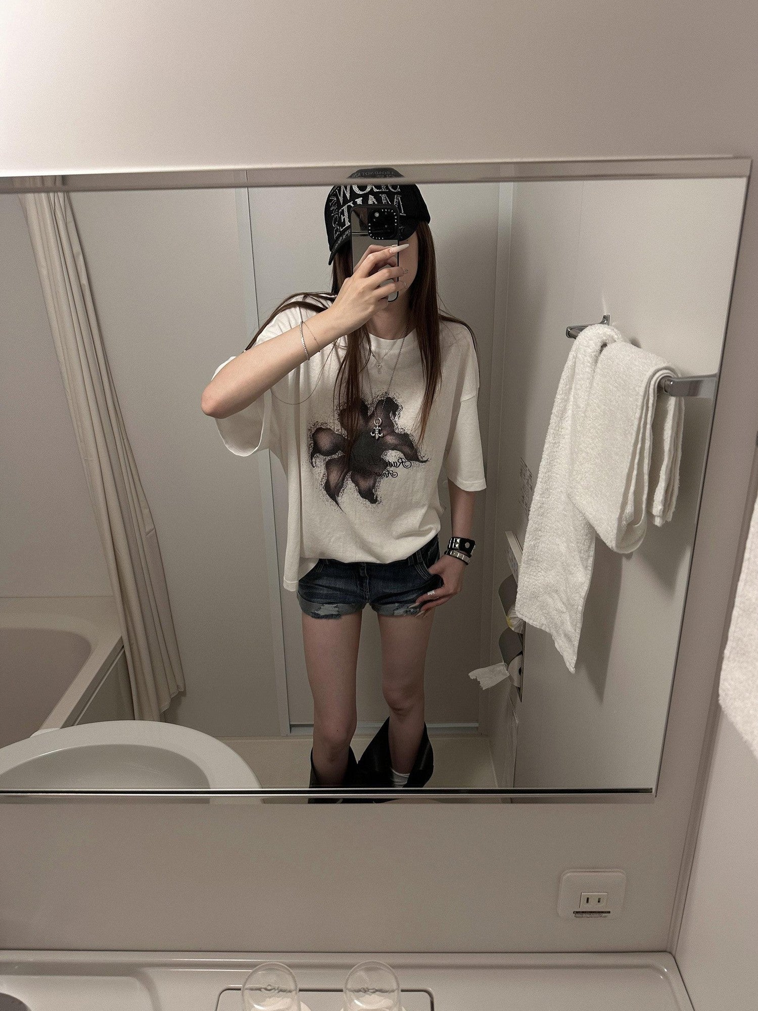 Rase le sol White Iris Floral Print Women's Loose Fit Oversized T-shirts