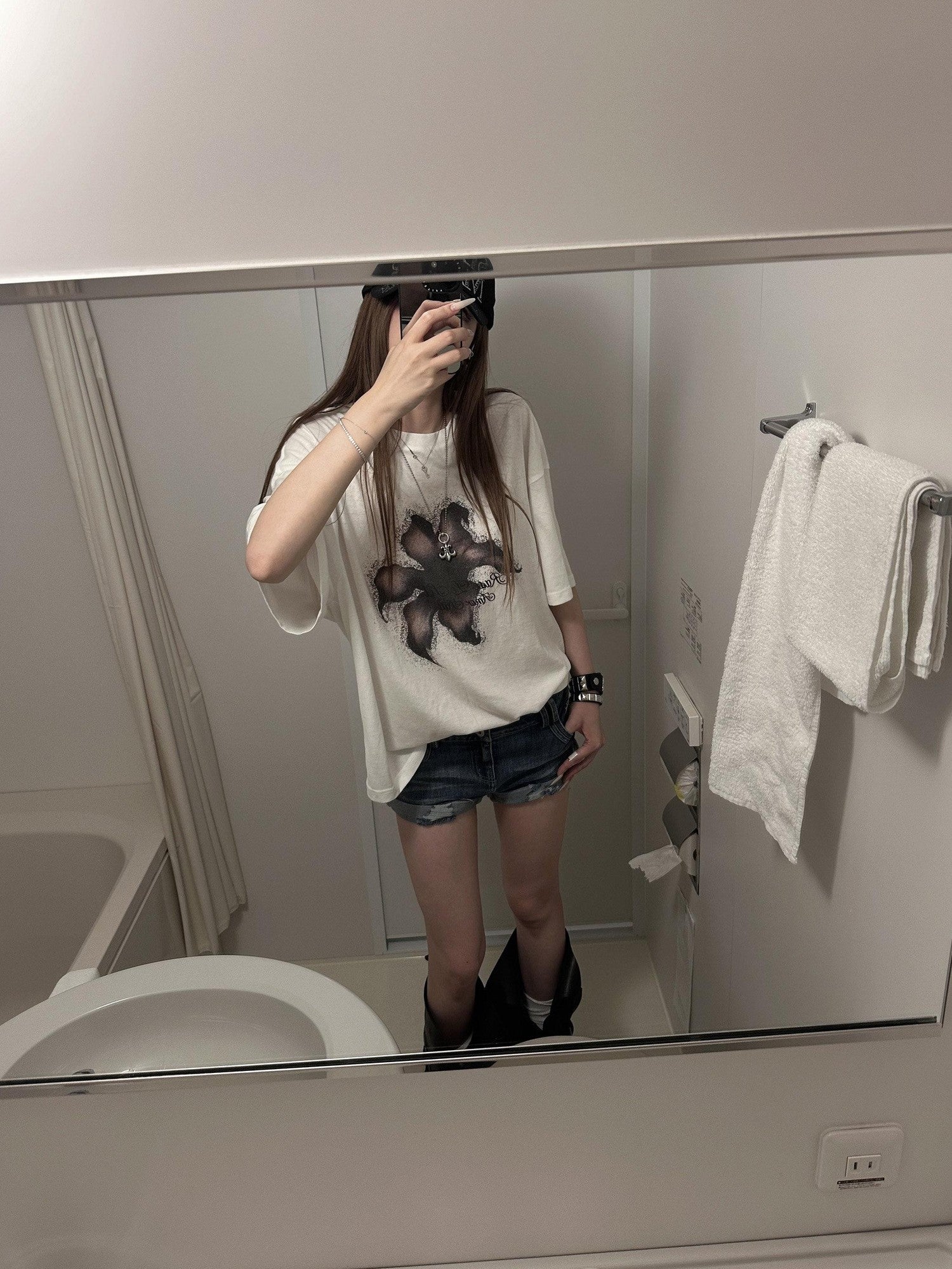 Rase le sol White Iris Floral Print Women's Loose Fit Oversized T-shirts