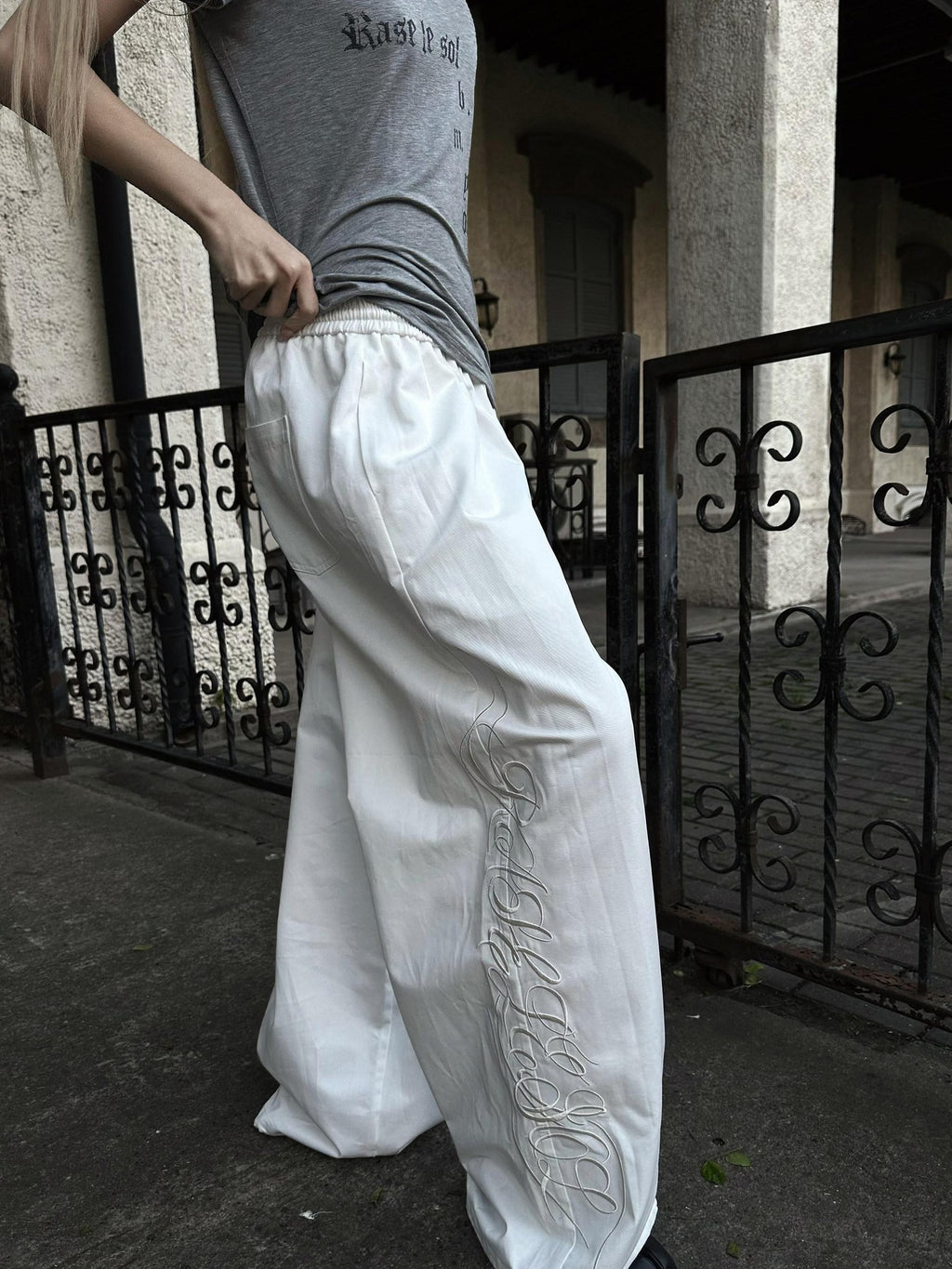 Rase le sol White Letter Embroidered Loose Straight Women's Wide-leg Pants