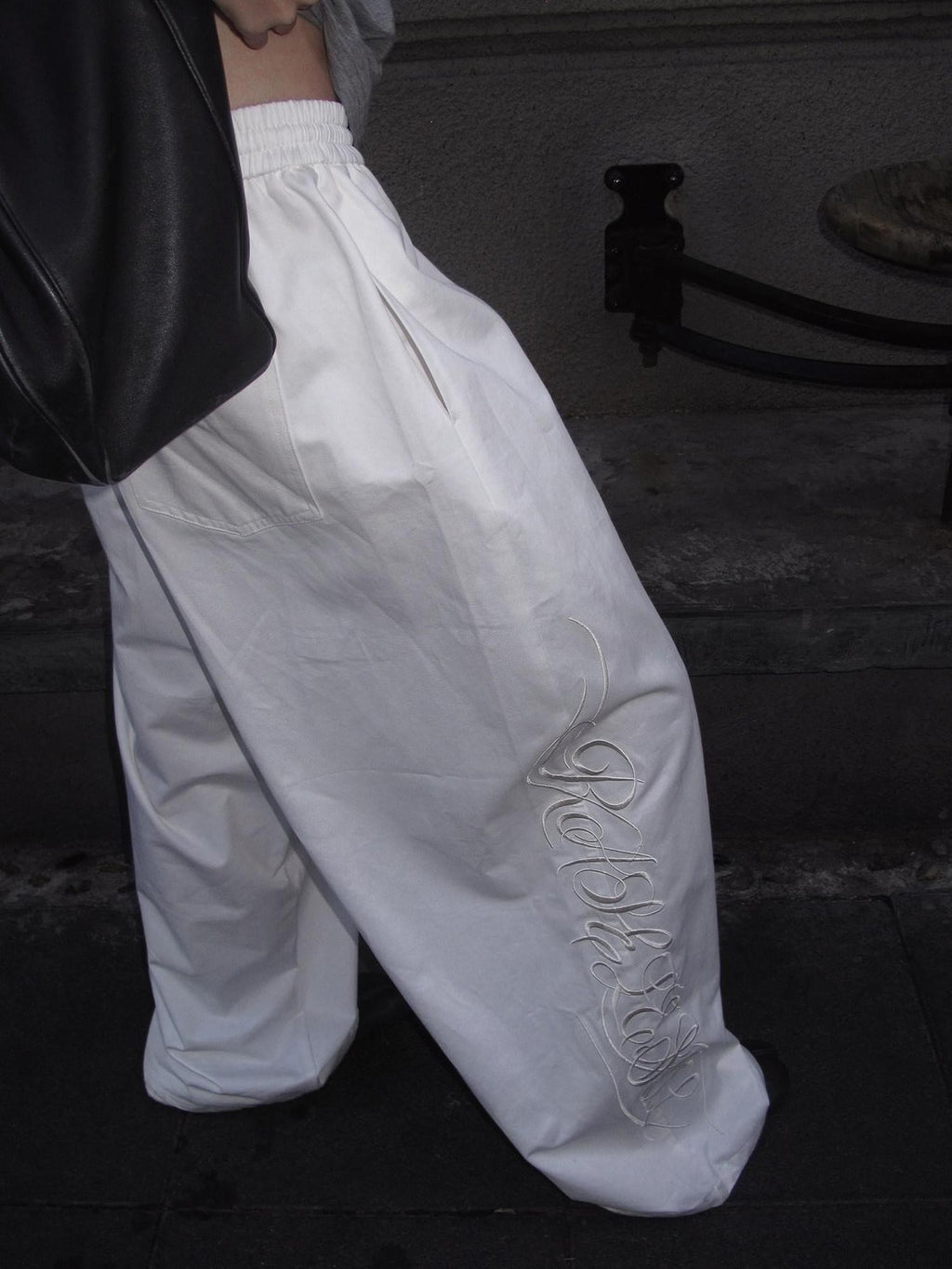 Rase le sol White Letter Embroidered Loose Straight Women's Wide-leg Pants