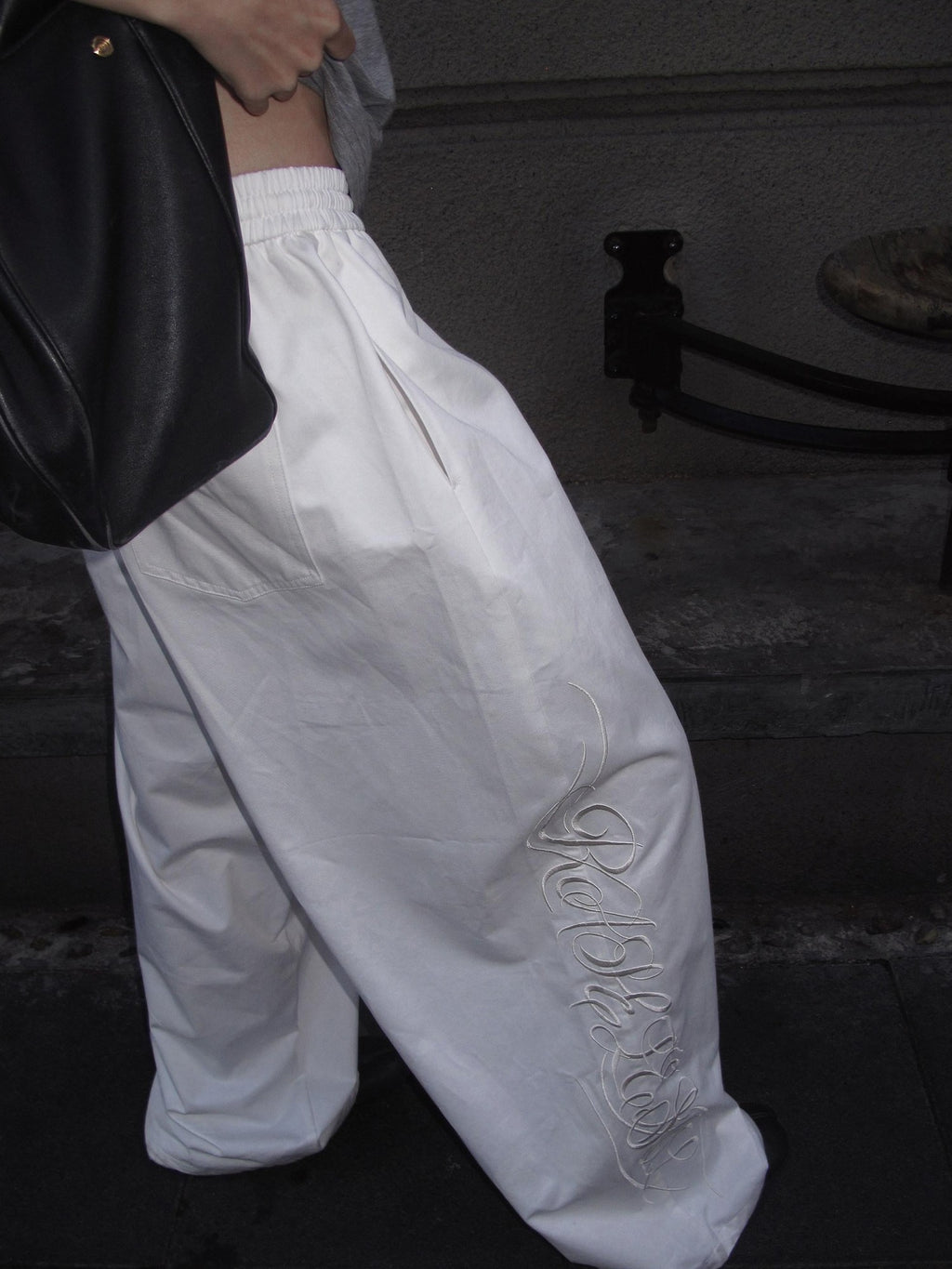 Rase le sol White Letter Embroidered Loose Straight Women's Wide-leg Pants