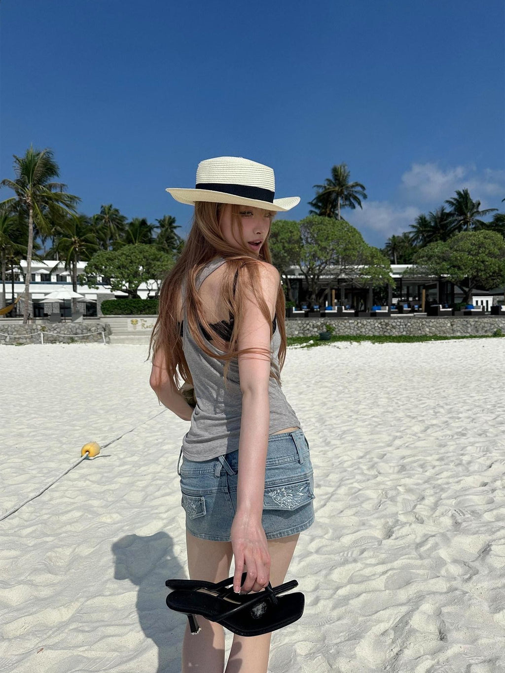 Rase le sol Wing Print Low Rise Figure Hugging Hip Sculpting Women's Denim Shorts