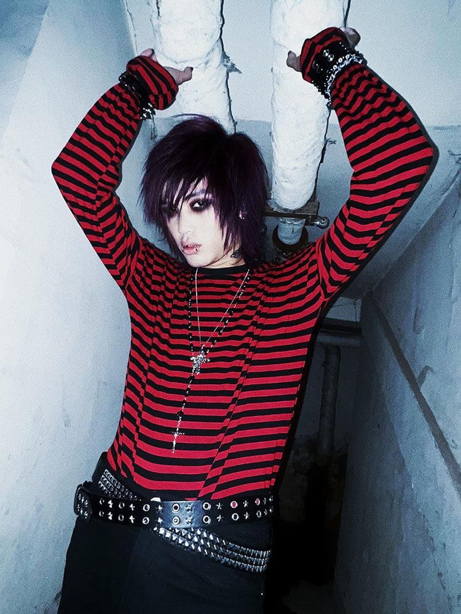 RebelSeed Black Red Striped Drop Shoulder Loose Rock Women's Long Sleeve T-shirts