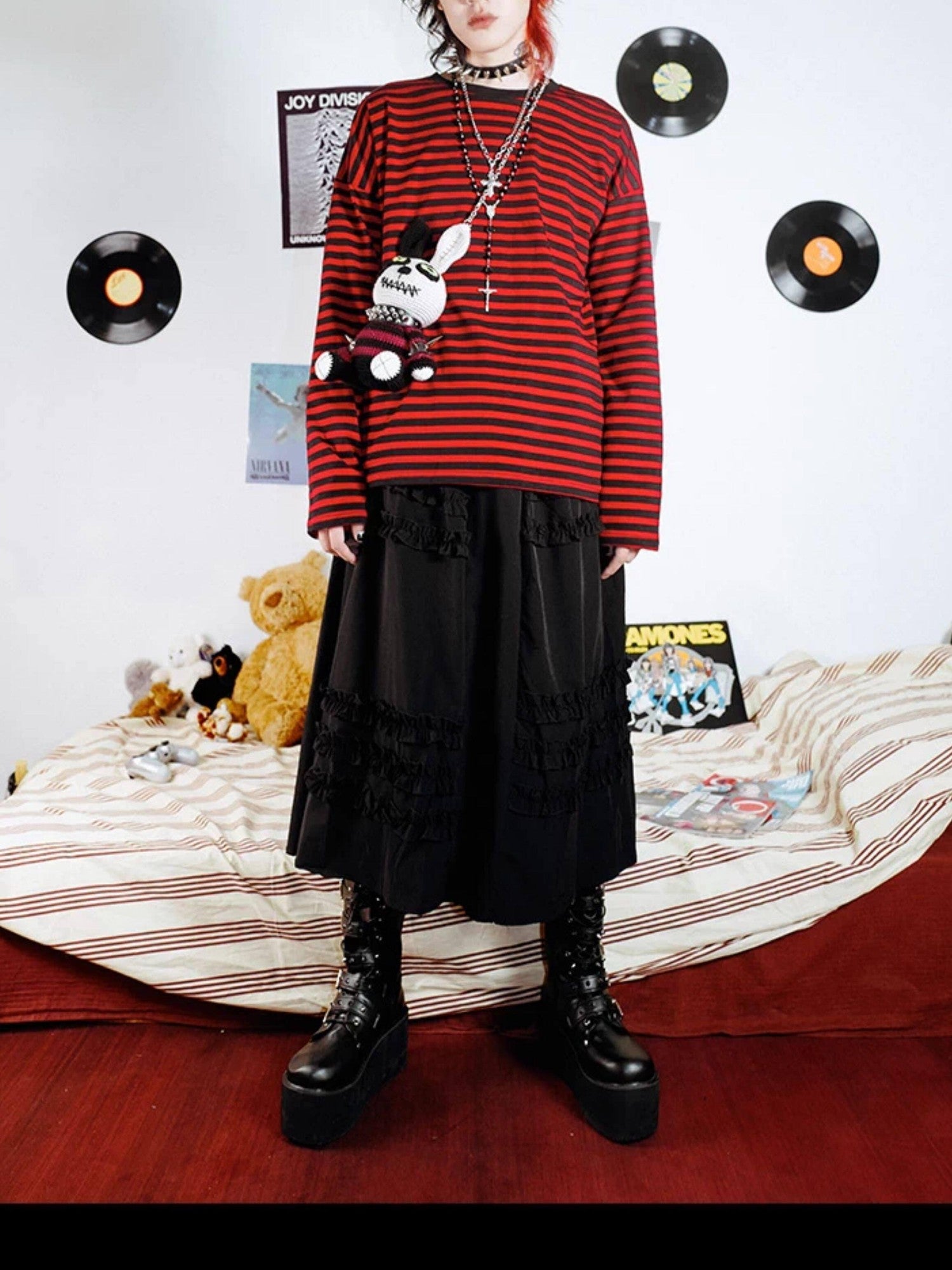 RebelSeed Black Red Striped Drop Shoulder Loose Rock Women's Long Sleeve T-shirts