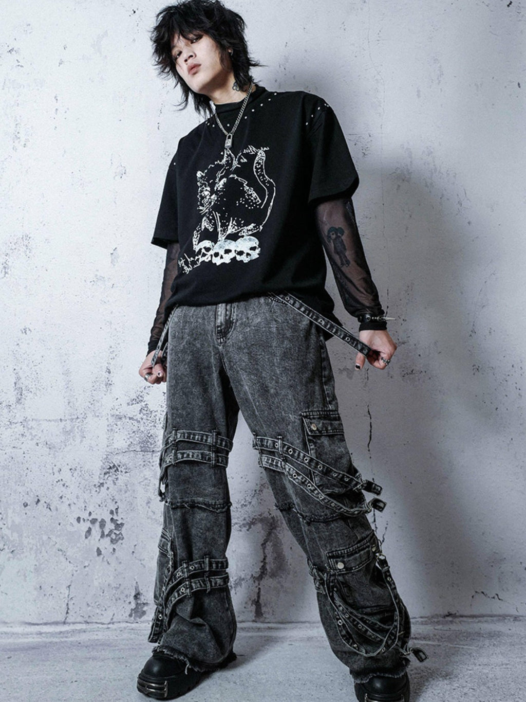 RebelSeed Embroidered Rivet Strap Distressed Snowwash Women's Denim Straight-leg Jeans