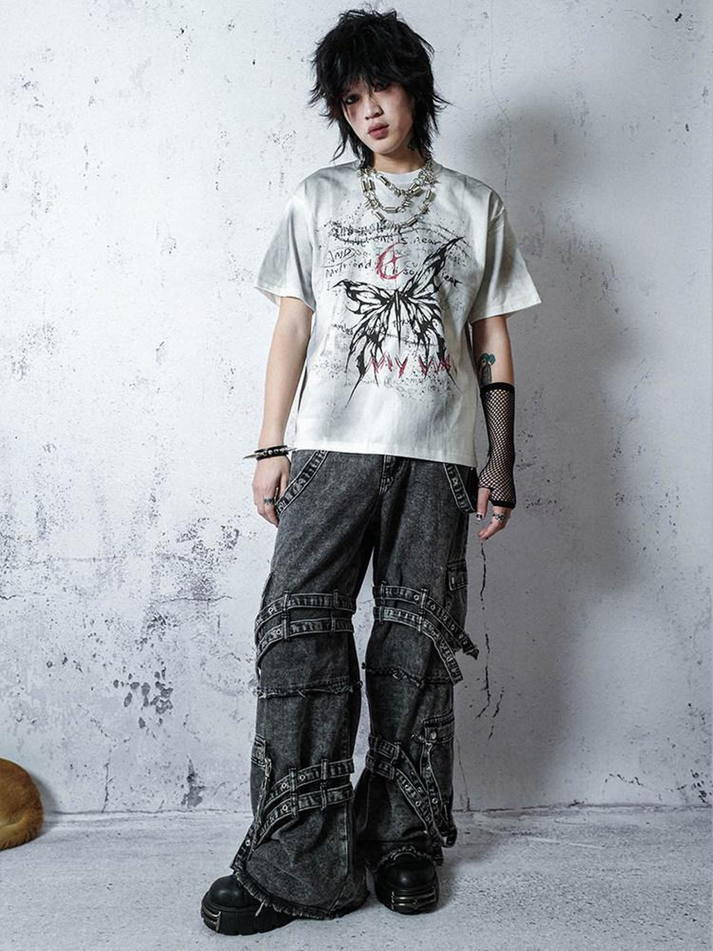 RebelSeed Embroidered Rivet Strap Distressed Snowwash Women's Denim Straight-leg Jeans