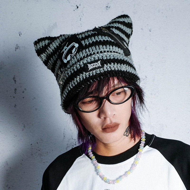 RebelSeed_Punk_Cat_Applique_Chain_Pin_Striped_Women's_Knitted_Acrylic_Beanies_830938542135_MISSTT