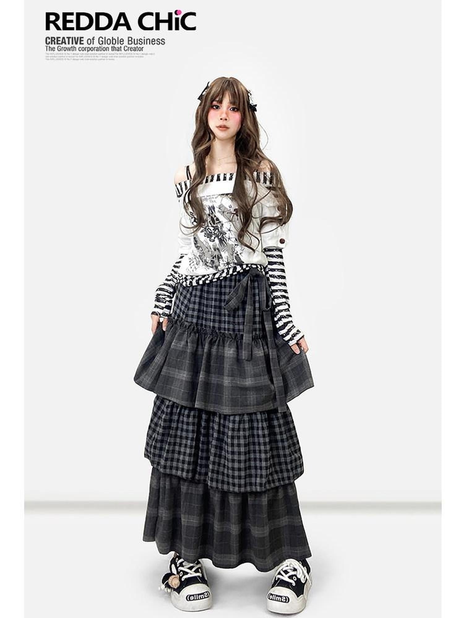 ReddaChic Creative Cross Stripe Print Slim Fit Boat Neck Commuter Short Sleeve T-Shirts