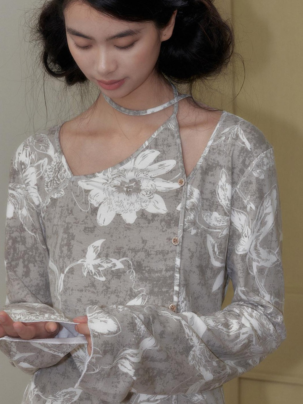 SENSELF Beige Gray Asymmetrical Print Diagonal Placket Women's Knit Long Sleeve T-shirts