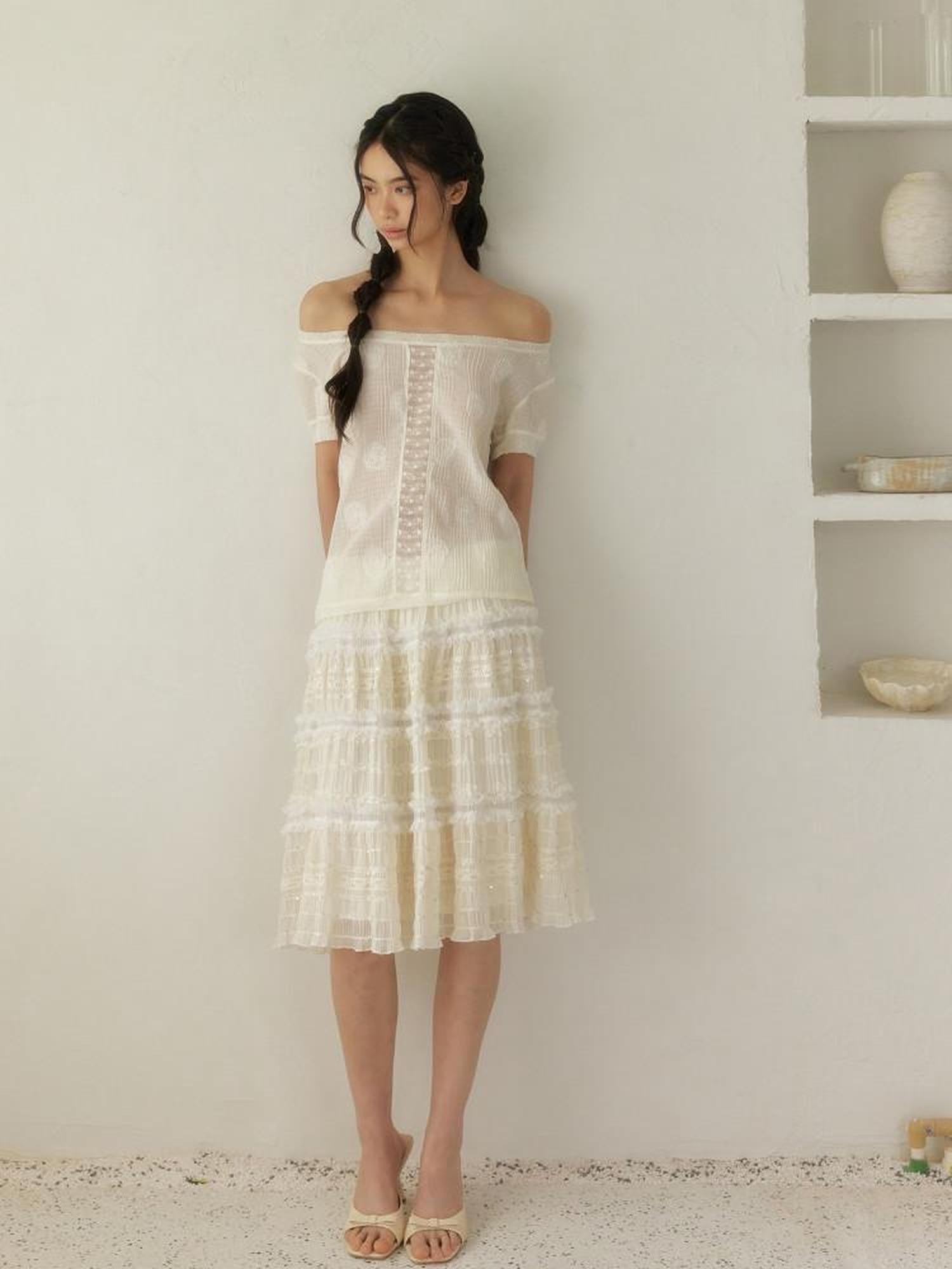 SENSELF Beige Vintage Ruched Floral Patchwork Cutout Women's Off-shoulder T-shirts