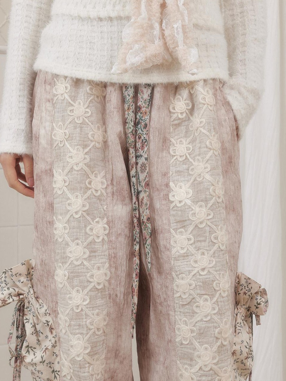 SENSELF Cream Pleated Patchwork Embroidered Lantern Pockets Women's Wide-leg Pants
